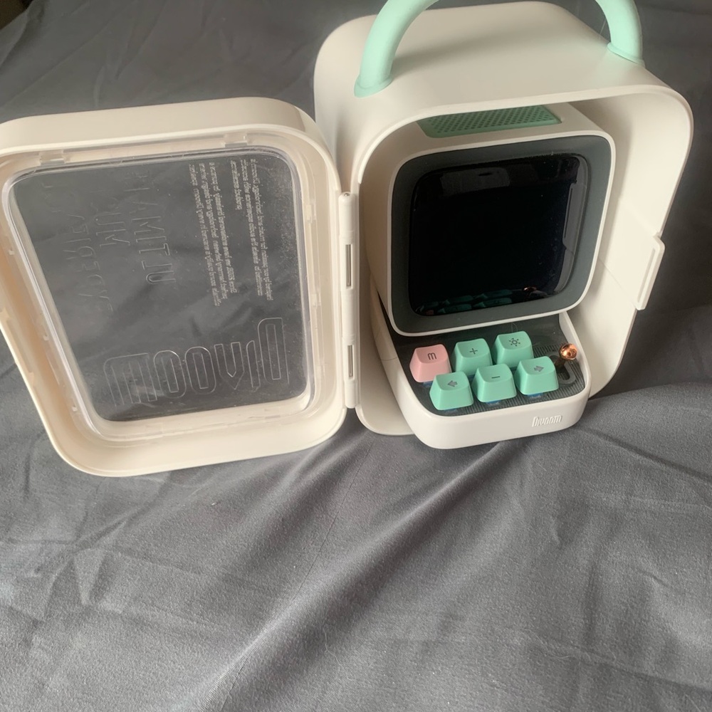 DIVOOM Kawaii Portable Bluetooth Speaker + Retro Game Display